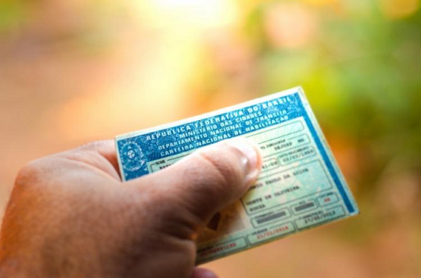 Detran-BA: documentos antigos de veículos adquiridos até 2020 continuam valendo