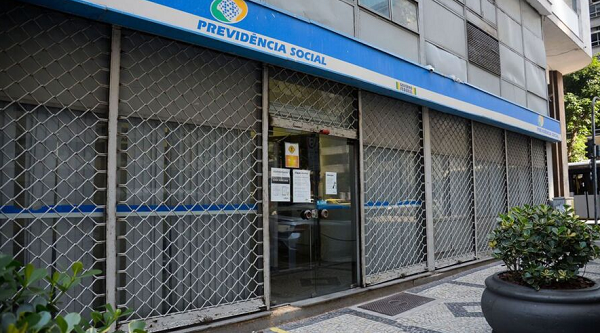 O auxílio-doença é pago a empregados que não podem ir ao trabalho por mais de 15 dias em decorrência de enfermidade ou de acidente (Foto: Reprodução)