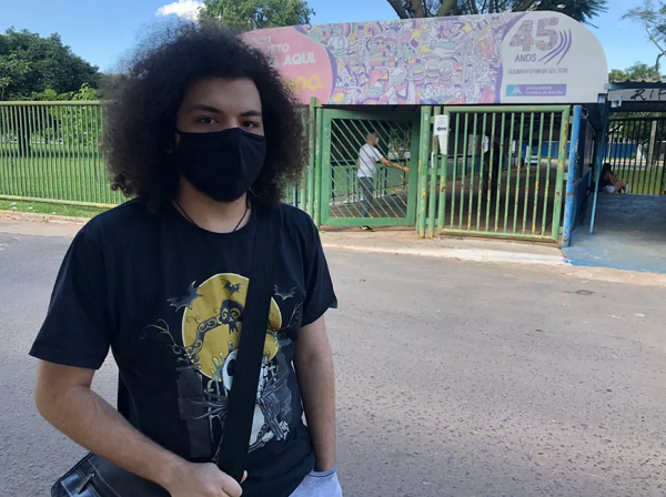 O estudante Hian Lucas Mesquita Dourado, de 18 anos, não conseguiu fazer prova do Enem digital, no DF (Foto: Walder Galvão | G1)