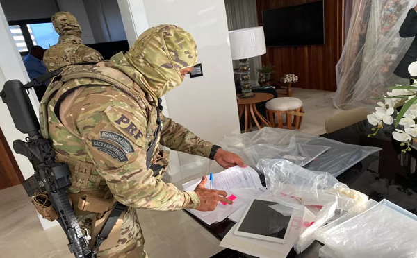 Operação foi deflagrada na sede de empresas e na casa dos investigados, em Salvador e Lauro de Freitas (Foto: Divulgação | MPBA)