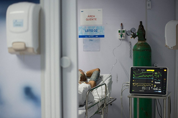 Brasil vive o pior momento da pandemia, com avanço nos dados de casos, internações e mortes em decorrência da doença (Foto: Reprodução)