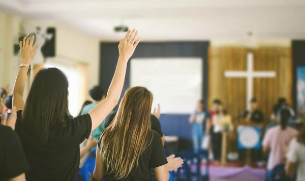 Igrejas e afins estão liberados para reunir seus fieis, desde que respeitados os protocolos de segurança (Foto: Reprodução)