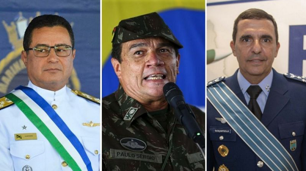 O general Paulo Sérgio Nogueira (ao centro) assume o Exército, o almirante Almir Garnier Santos (esq.) fica responsável pela Marinha e o tenente-brigadeiro Carlos Baptista Júnior assume a Aeronáutica (Foto: Reprodução)