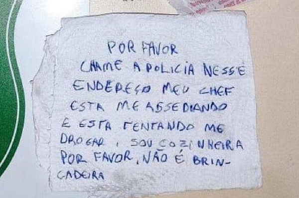 Bilhete foi recebido por um casal que tinha pedido a comida via delivery (Foto: Reprodução)