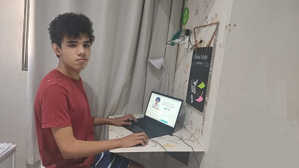 Lucas Cardoso, 15, faz o curso técnico de nível médio em Informática (Foto: Divulgação)