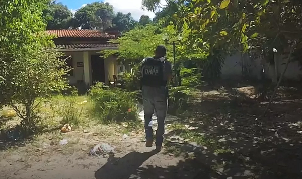 Ação foi realizada após informação de que droga apreendida em Salvador, em 10 de maio, teria sido refinada na chácara em Monte Gordo (Foto: Divulgação/SSP-BA) 