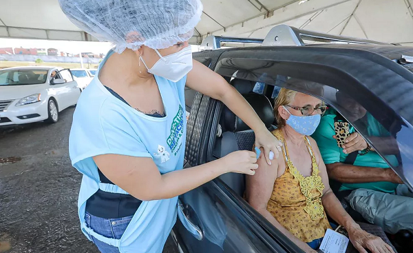 As pessoas que fazem parte do público alvo devem apresentar relatório e prescrição médica (Foto: Jean Victor | Prefeitura de Camaçari)