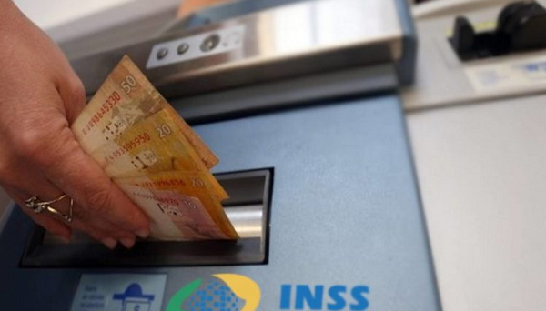 Tem direito ao 13º salário quem, durante o ano, recebeu aposentadoria, pensão por morte, auxílio-doença, auxílio-acidente ou auxílio-reclusão (Foto: Reprodução)