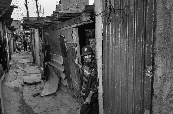 Moradores da Vila Silvia, zona leste da capital, durante a pandemia (junho, 2020) (Foto: Reprodução/UOL)