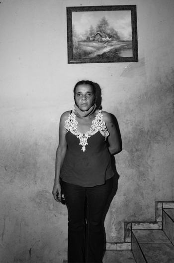 Nilda cuida dos seis netos após a morte da filha (Foto: Reprodução/UOL)