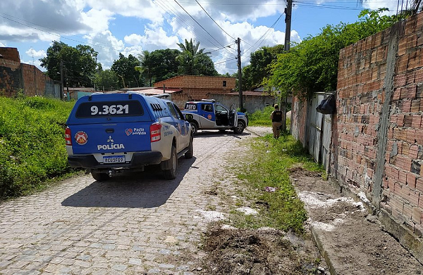 PMs reforçaram a segurança na região para evitar novos ataques (Foto: Bruno Wendel/CORREIO)