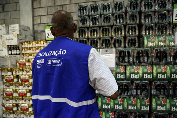 Está proibida a venda de bebida alcoólica em todo o estado da Bahia, inclusive por sistema de entrega em domicílio (delivery) (Foto: Reprodução)