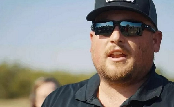 Caleb Wallace deixa suas três filhas e a mulher, que está grávida (Foto: Reprodução)