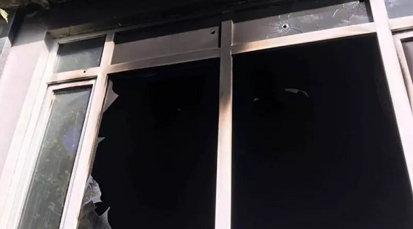 A filha de Najia disse que combatentes do Talibã jogaram uma granada dentro de sua casa (Foto: Cedida à CNN)