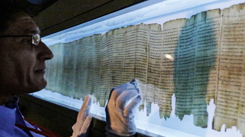 '(...)Ora, sem fé é impossível agradar-lhe; porque é necessário que aquele que se aproxima de Deus creia que ele existe, e que é galardoador dos que o buscam' - Hebreus 11:6