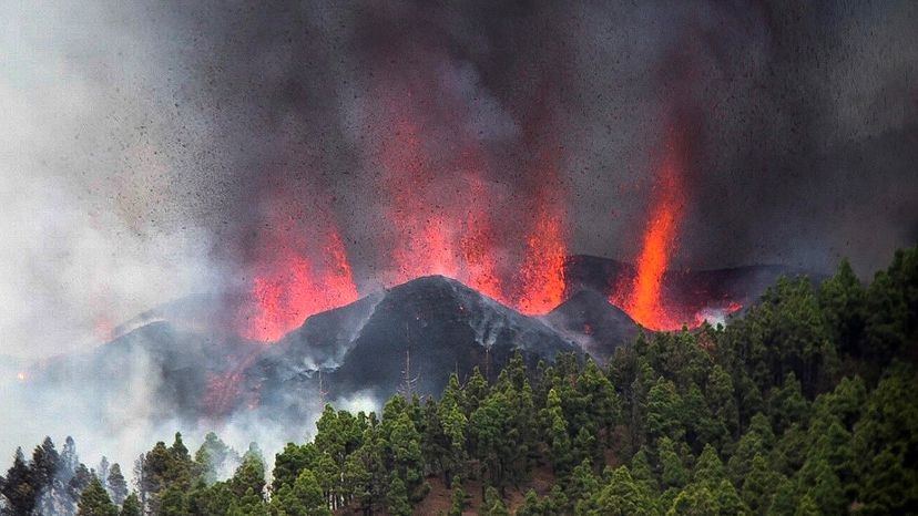 Foto de transmissão ao vivo da erupção.(RTVC)