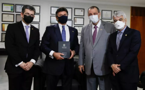Texto recomenda o indiciamento de 78 pessoas e 2 empresas (Foto: Roberto Stuckert/Divulgação)