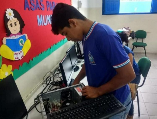 Do total de cursos oferecidos, sete são voltados para a área de Informática, ligada ao eixo tecnológico Informação e Comunicação (Foto: Divulgação/SEC)