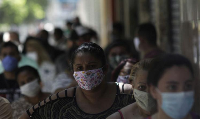 Decisão que desobriga uso de máscara em espaços abertos e fechados é alvo de críticas (Foto: Agência Brasil/Divulgação)