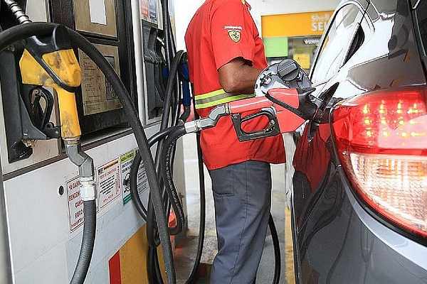 Projeto que muda a incidência de ICMS sobre combustíveis e estabelece um valor fixo por litro para o imposto (Foto: Reprodução)