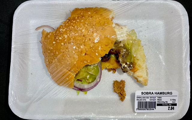 Série de fotografias com restos de alimentos foi causada pela indignação de fotógrafo (Foto: Flávio Costa) 