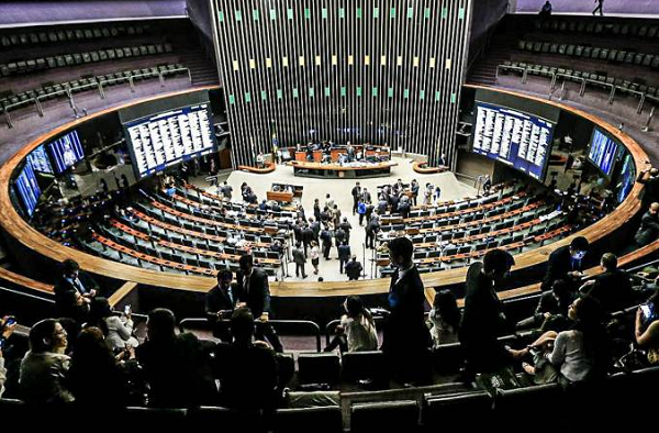 PEC dos Precatórios, também conhecida como PEC do Calote, ataca duas cláusulas pétreas da Constituição, separação dos Poderes e direitos e garantias individuais, e possui mais de 30 violações constitucionais (Foto: Reprodução)