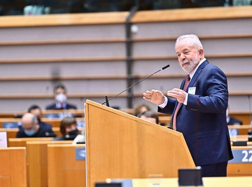 Ex-presidente Lula foi ovacionado durante a Conferência de Alto Nível da América Latina no Parlamento Europeu, em Bruxelas, capital da Bélgica (Foto: Reprodução)