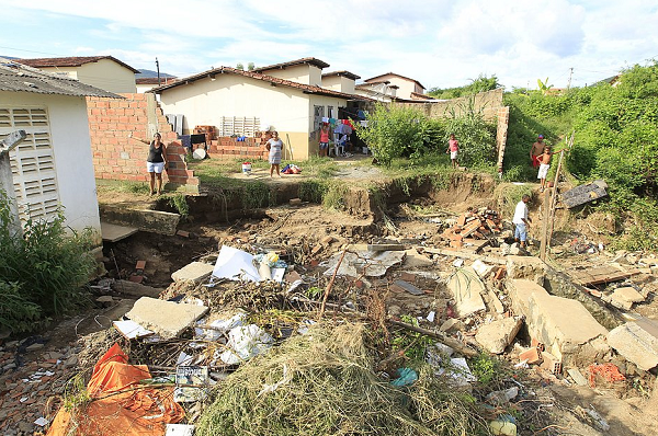 Inspeção estragos das chuvas em Jequié (Foto: Fernando Vivas/GOVBA)