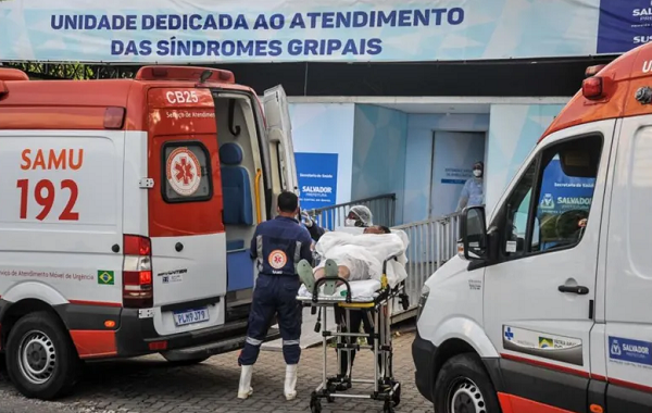 Gripários estão lotados por aqueles com sintomas gripais em Salvador (Foto: Felipe Iruatã/Ag. A TARDE)