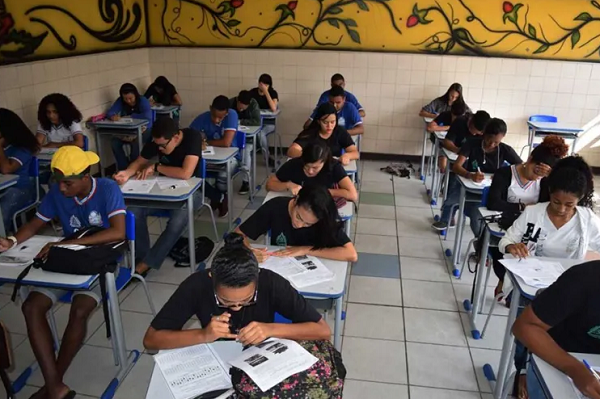Os estudantes serão selecionados através de sorteio eletrônico realizado pela comissão de seleção (Foto: Suami Dias/GovBa)
