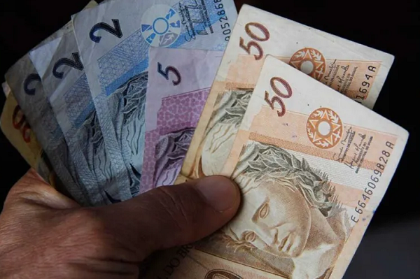 Valor da hora de trabalho no Brasil é de R$ 5,51 (Foto: Joá Souza/Ag. A TARDE)