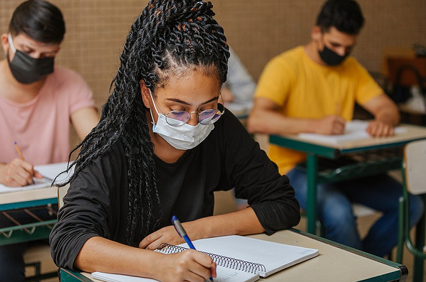 Exame Nacional do Ensino Médio (Enem) 2021 será reaplicado para os candidatos faltosos na data regular, que ocorreu em novembro do ano passado (Foto: Reprodução)