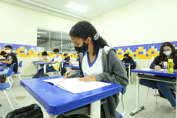 A confirmação da matrícula acontecerá mediante a entrega da documentação solicitada (Foto: Reprodução)