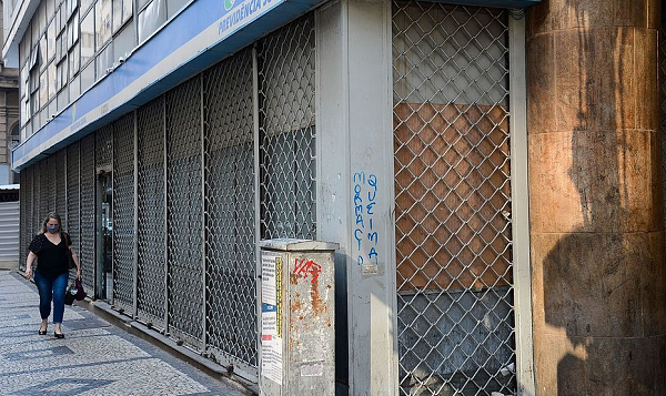 A suspensão se deu em virtude do aumento de casos de covid-19 no país (Foto: Reprodução)