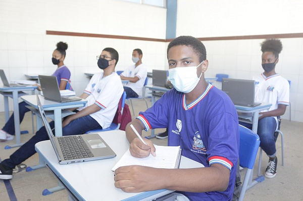 Medida é válida para toda comunidade escolar que deseja acessar as unidades de ensino (Foto: Divulgação)