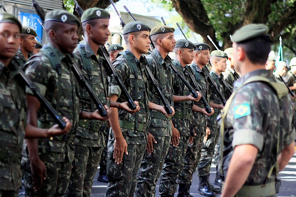 A seleção do exército para formação de oficiais equivale a um curso superior com o título de bacharel (Foto: Shutterstock/Reprodução)