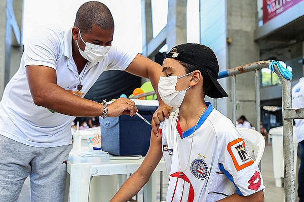 Além da vacina, ela aproveitou a entrevista também para relembrar a importância de manter uso de máscara, fazer higienização e manter distanciamento social (Foto: Ascom PMS)