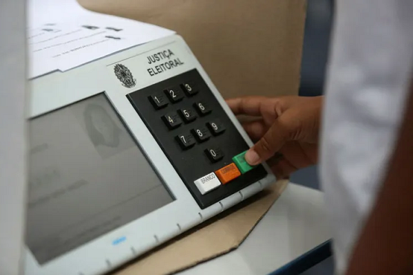 Regularização do título de eleitor pode ser feita até o dia 4 de maio (Foto: Joá Souza/Ag. A TARDE)