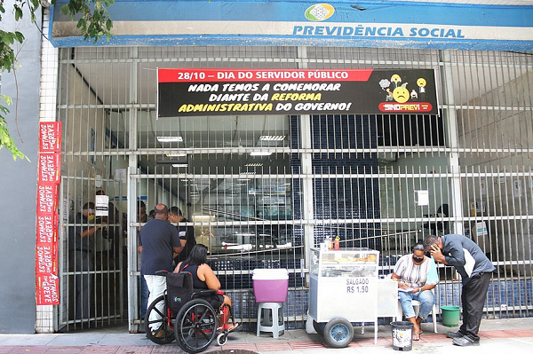 As perícias programadas nas agências da Previdência Social da Bahia foram suspensas por tempo indeterminado (Foto: Ana Lúcia Albuquerque/Correio)