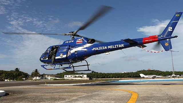 Helicóptero que transportava funcionários da Petrobras precisou realizar um pouso de emergência no mar (Foto: Divulgação)