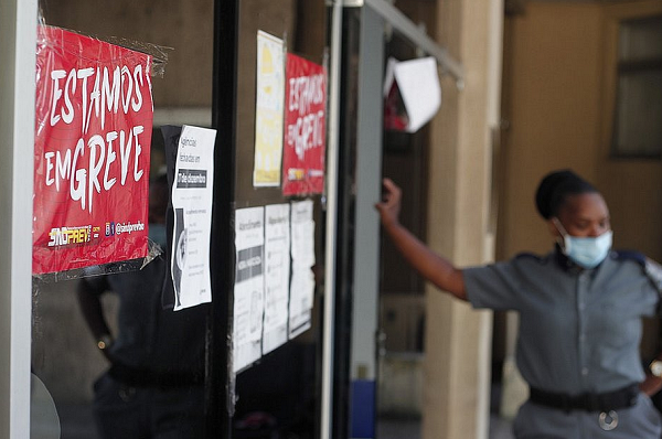 A suspensão dos serviços em todos os 140 postos e agências do INSS da Bahia fez com que 22 mil perícias deixassem de ser feitas durante o período de greve (Foto: Arisson Marinho/Correio)
