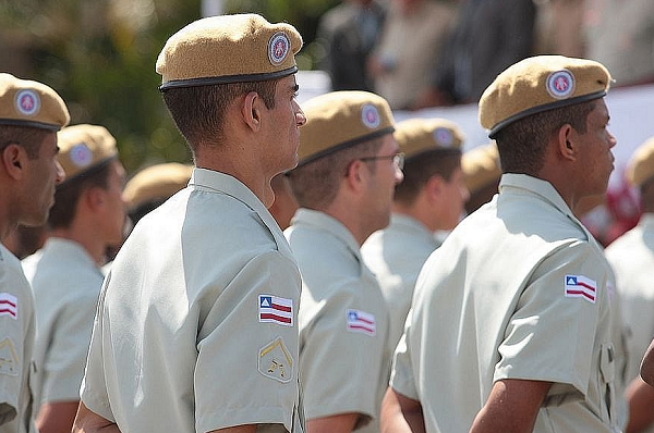 O equipamento já é utilizado em outras partes do Brasil e do mundo e deve ser acoplado no uniforme militar (Foto: Bruno Ricci/Secom BA)