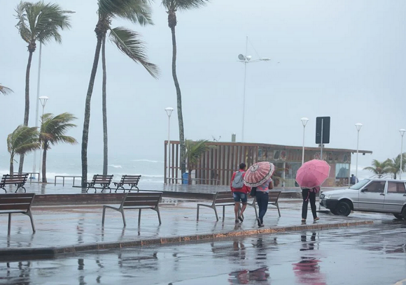 Impactos do fenômeno La Niña e do padrão de águas mais aquecidas perto da costa influenciam no período (Foto: Reprodução)