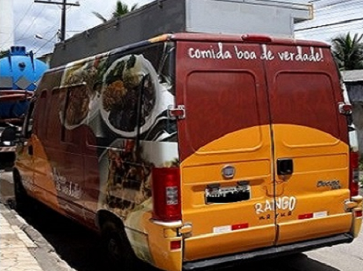 O veículo conta com toda documentação exigida por lei, inclusive a licença para a plotagem que usa, Fantasia - Foto cedida