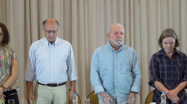 Alckmin, Lula e a presidente do PT, Gleisi Hoffman, prestaram homenagem a Marcelo Arruda (Foto: Reprodução/Redes Sociais)