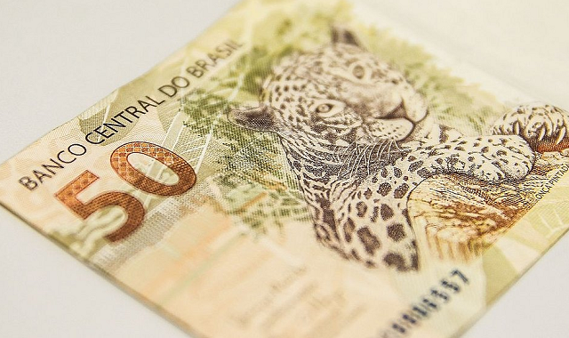 A disparada da inflação e a queda na renda explicam a entrada de devedores para lista do calote pelo não pagamento da fatura de um item básico (Foto: Reprodução)