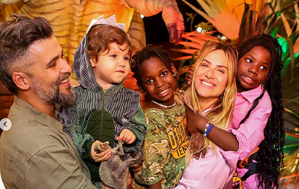 As crianças, junto com um grupo de angolanos, foram chamadas de