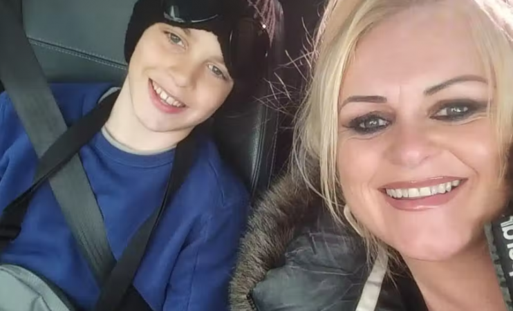 Archie Battersbee e sua mãe, Hollie Dance - Foto: Reprodução | Redes Sociais