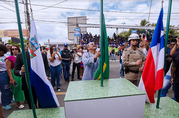 Desfile cívico de Monte Gordoem em comemoração aos 264 anos de emancipação política de Camaçari, completados no próximo 28 de setembro (Foto: Jean Victor)