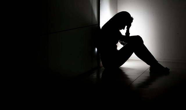 A depressão pode afetar pessoas de todas as idades, desde bebês a idosos (Foto: Reprodução)